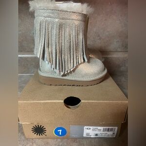 Kids UGG girls size 6